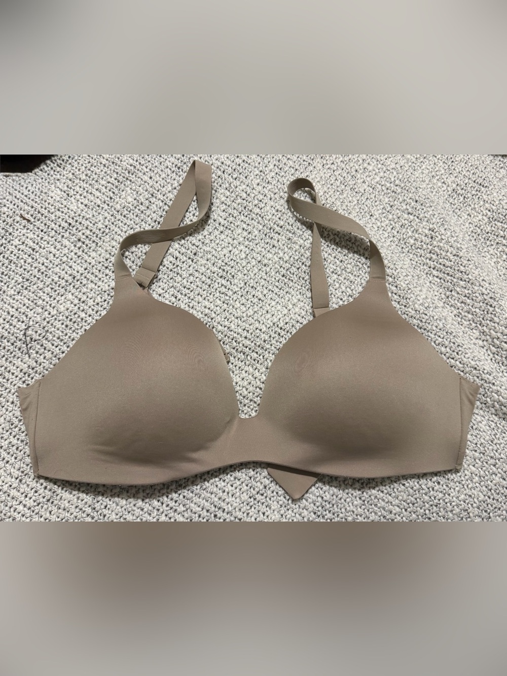 UNIQLO seamless 3D bra- taupe - 38 B/C